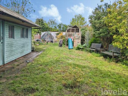 5 bedroom Semi-detached house for sale in De Wint Avenue, Lincoln, LN6