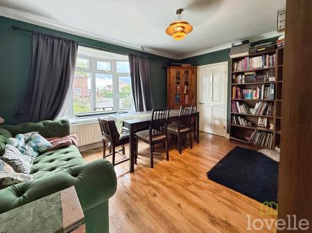 5 bedroom Semi-detached house for sale in De Wint Avenue, Lincoln, LN6