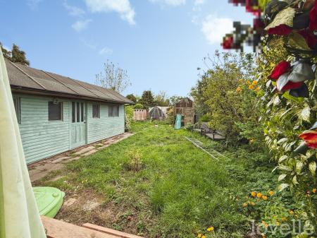 5 bedroom Semi-detached house for sale in De Wint Avenue, Lincoln, LN6