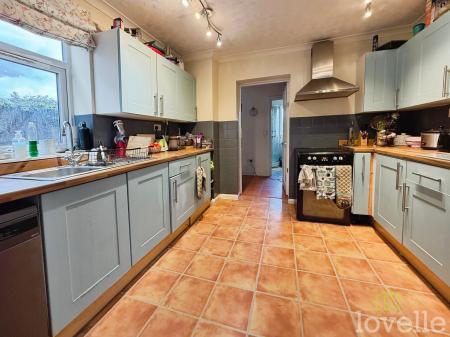 5 bedroom Semi-detached house for sale in De Wint Avenue, Lincoln, LN6