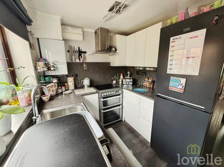 2 bedroom Semi-detached house for sale in Elsham Close, Lincoln, LN6