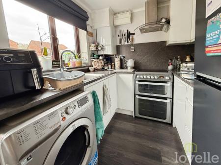 2 bedroom Semi-detached house for sale in Elsham Close, Lincoln, LN6