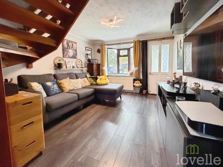 2 bedroom Semi-detached house for sale in Elsham Close, Lincoln, LN6