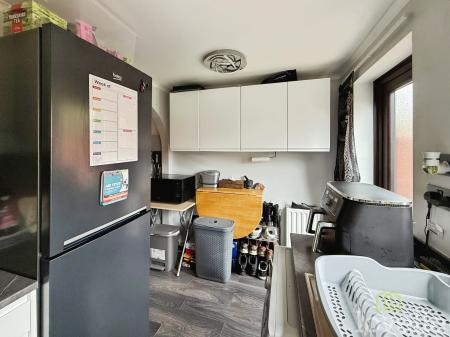 2 bedroom Semi-detached house for sale in Elsham Close, Lincoln, LN6