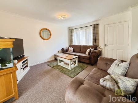 3 bedroom Semi-detached house for sale in Woodfield Avenue, Lincoln, LN6