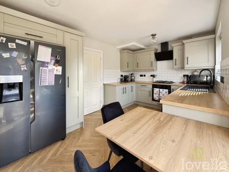 3 bedroom Semi-detached house for sale in Woodfield Avenue, Lincoln, LN6