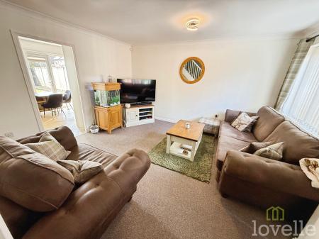 3 bedroom Semi-detached house for sale in Woodfield Avenue, Lincoln, LN6