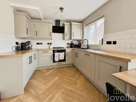 3 bedroom Semi-detached house for sale in Woodfield Avenue, Lincoln, LN6