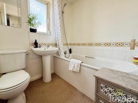 3 bedroom Semi-detached house for sale in Woodfield Avenue, Lincoln, LN6