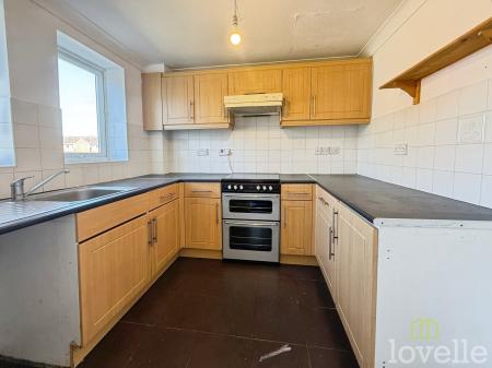 2 bedroom Semi-detached house to let in Halifax Close, Skellingthorpe, LN6