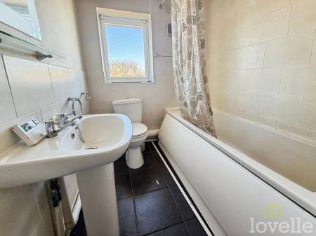 2 bedroom Semi-detached house to let in Halifax Close, Skellingthorpe, LN6