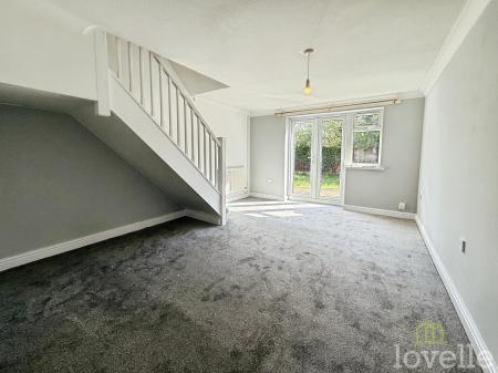 2 bedroom Semi-detached house to let in Halifax Close, Skellingthorpe, LN6