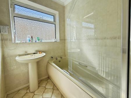 3 bedroom Detached bungalow for sale in Derwent Close, North Hykeham, LN6