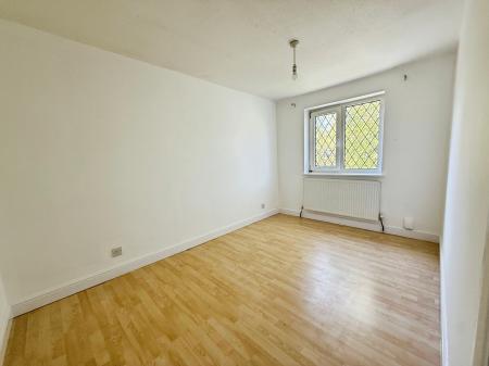 3 bedroom Semi-detached house to let in Woodvale Close, Lincoln, LN6