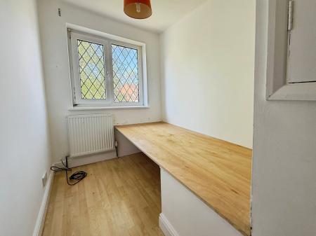 3 bedroom Semi-detached house to let in Woodvale Close, Lincoln, LN6