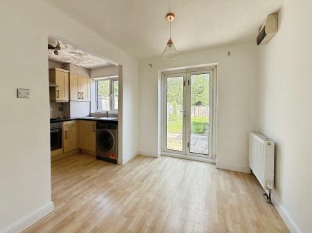 3 bedroom Semi-detached house to let in Woodvale Close, Lincoln, LN6