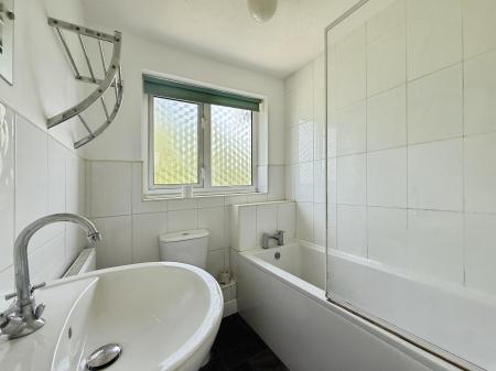 3 bedroom Semi-detached house to let in Woodvale Close, Lincoln, LN6