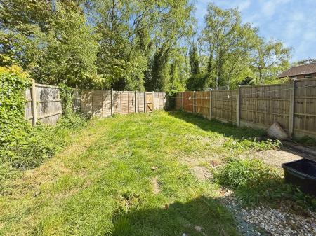 3 bedroom Semi-detached house to let in Woodvale Close, Lincoln, LN6