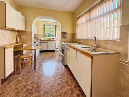 3 bedroom Semi-detached house for sale in Park Avenue, Lincoln, LN6