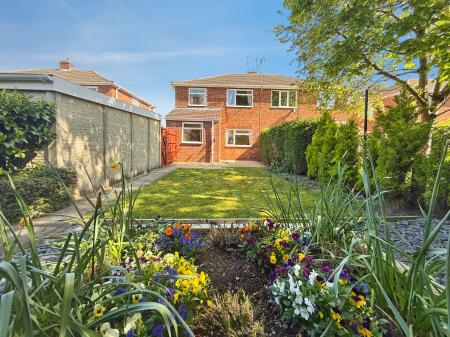 3 bedroom Semi-detached house for sale in Park Avenue, Lincoln, LN6