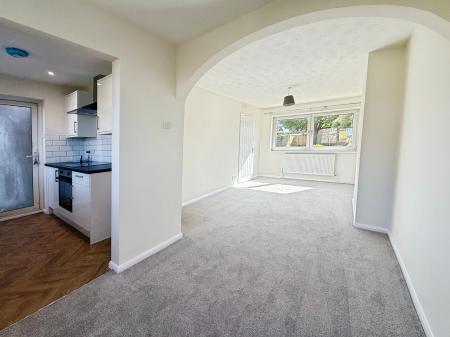 3 bedroom Semi-detached house to let in Bangor Close, Lincoln, LN5