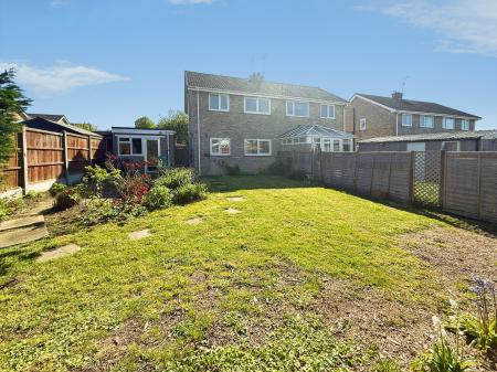 3 bedroom Semi-detached house to let in Bangor Close, Lincoln, LN5