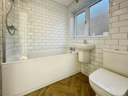 3 bedroom Semi-detached house to let in Bangor Close, Lincoln, LN5
