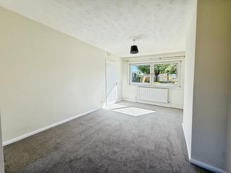 3 bedroom Semi-detached house to let in Bangor Close, Lincoln, LN5