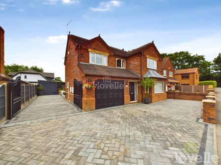 4 bedroom Detached house for sale in Ascot Way, North Hykeham, LN6