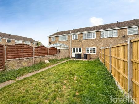 3 bedroom Terraced House for sale in Ravensmoor Close, North Hykeham, LN6