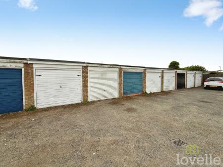 3 bedroom Terraced House for sale in Ravensmoor Close, North Hykeham, LN6