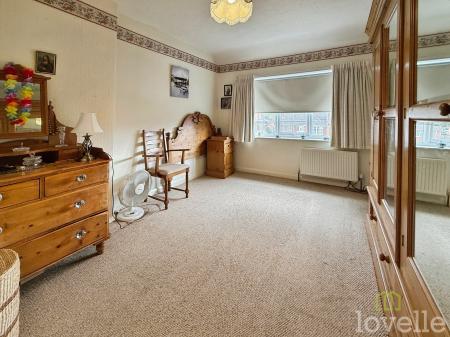 3 bedroom Semi-detached house for sale in Lincoln Road, North Hykeham, LN6