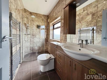 3 bedroom Semi-detached house for sale in Lincoln Road, North Hykeham, LN6