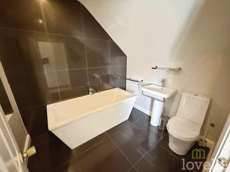 3 bedroom Semi-detached house for sale in Lincoln Road, North Hykeham, LN6