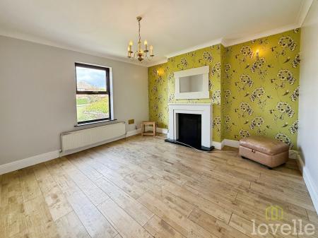 3 bedroom Semi-detached house for sale in Lincoln Road, North Hykeham, LN6