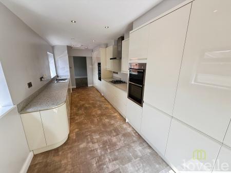 3 bedroom Semi-detached house for sale in Lincoln Road, North Hykeham, LN6