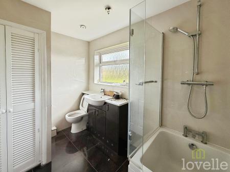 3 bedroom Semi-detached house to let in Cotman road, Lincoln, LN6