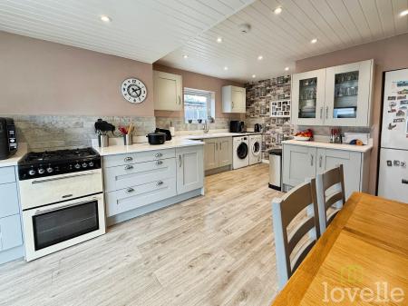 3 bedroom Bungalow for sale in Westwood Drive, Lincoln, LN6