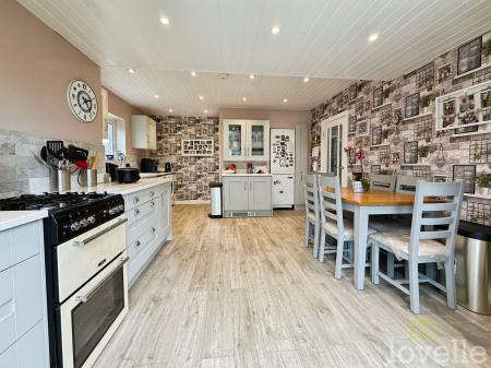 3 bedroom Bungalow for sale in Westwood Drive, Lincoln, LN6