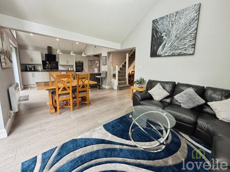 4 bedroom Bungalow for sale in Doddington Road, Lincoln, LN6