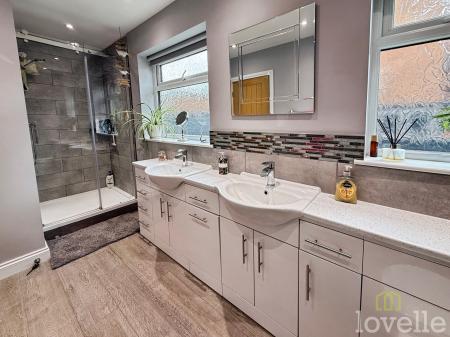 4 bedroom Bungalow for sale in Doddington Road, Lincoln, LN6