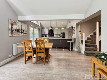 4 bedroom Bungalow for sale in Doddington Road, Lincoln, LN6