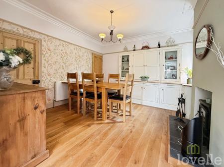 4 bedroom Semi-detached house for sale in Doddington Road, Lincoln, LN6