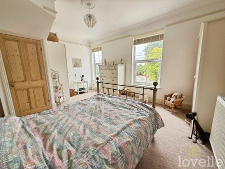 4 bedroom Semi-detached house for sale in Doddington Road, Lincoln, LN6