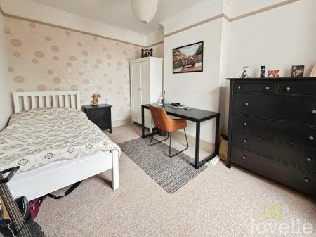 4 bedroom Semi-detached house for sale in Doddington Road, Lincoln, LN6
