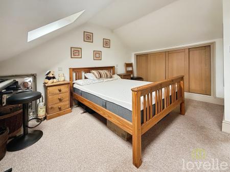 4 bedroom Semi-detached house for sale in Doddington Road, Lincoln, LN6
