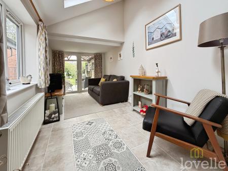 4 bedroom Semi-detached house for sale in Doddington Road, Lincoln, LN6