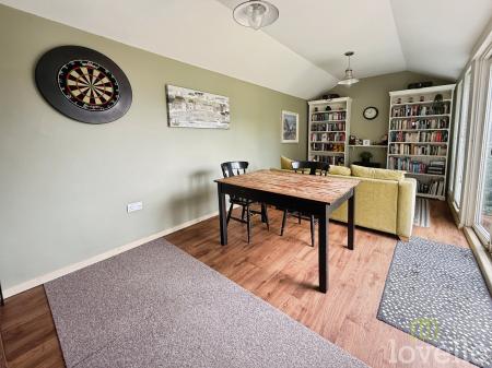 4 bedroom Semi-detached house for sale in Doddington Road, Lincoln, LN6