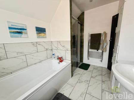 3 bedroom Semi-detached house for sale in Western Avenue, Lincoln, LN6