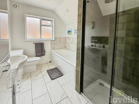 3 bedroom Semi-detached house for sale in Western Avenue, Lincoln, LN6